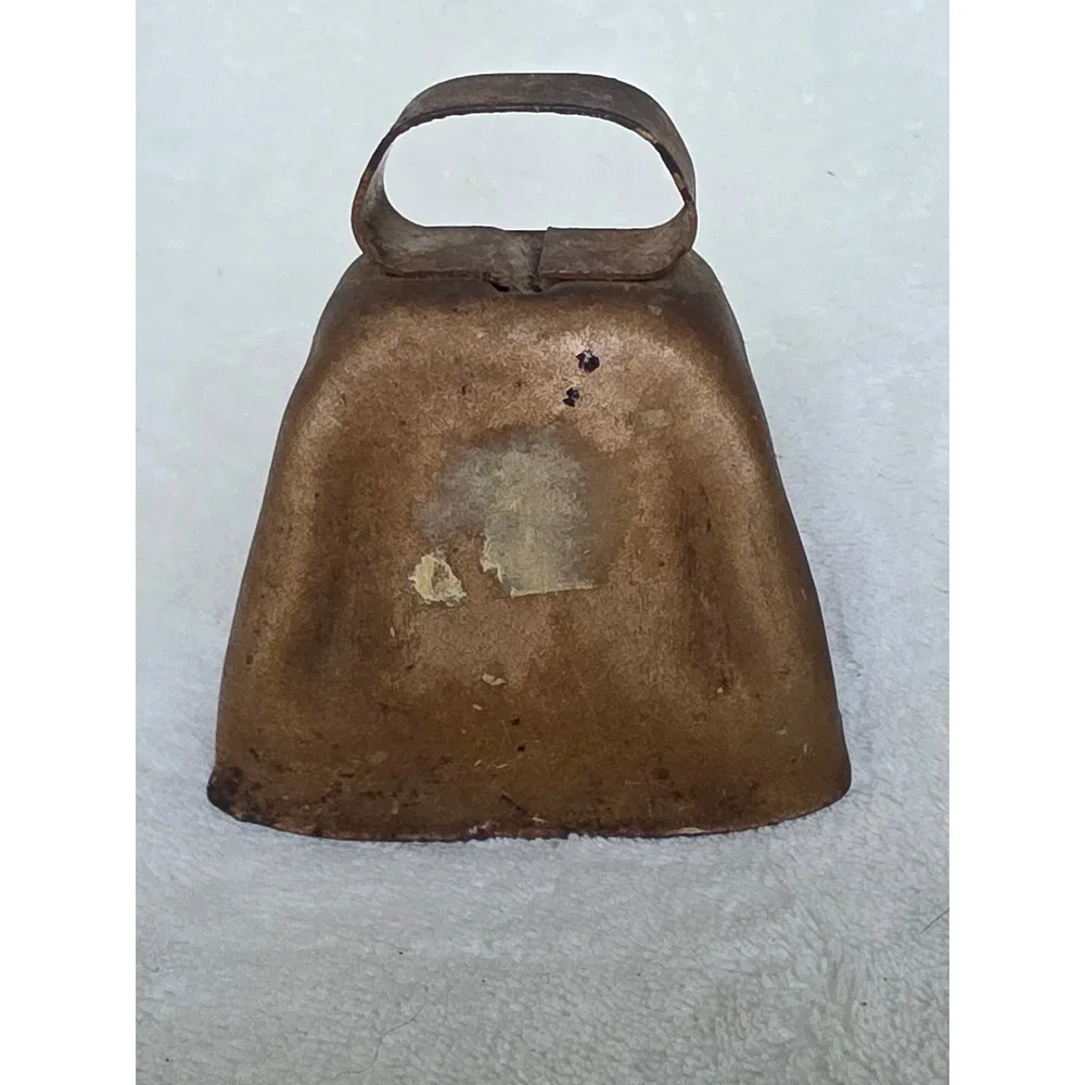 Vintage Rustic Metal Cowbell Antique Farmhouse Decor Primitive Bell with Clapper